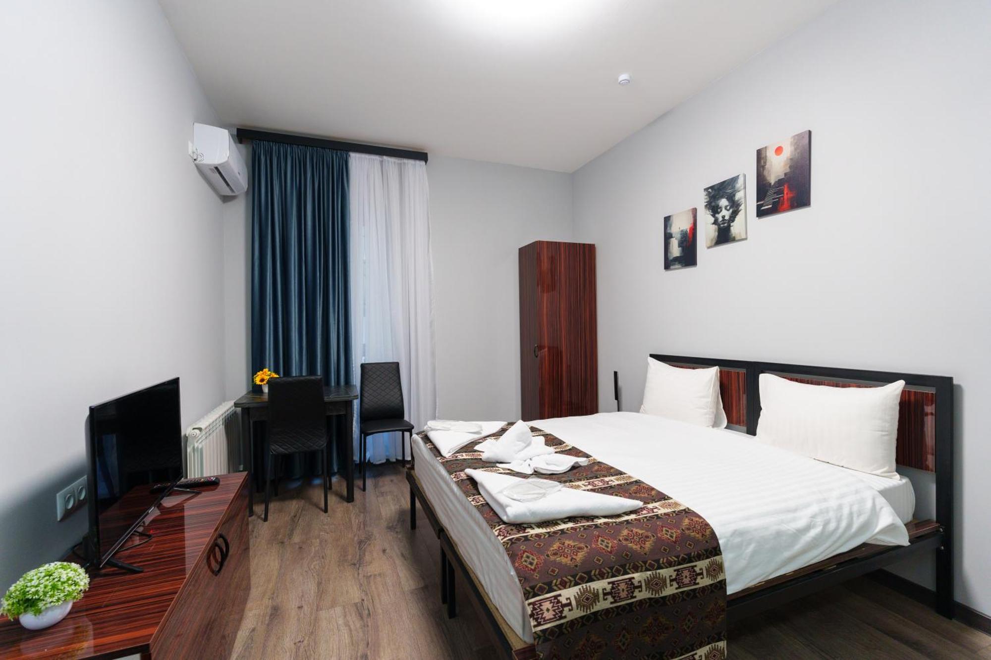 Gh Family Hotel เยเรวาน ภายนอก รูปภาพ