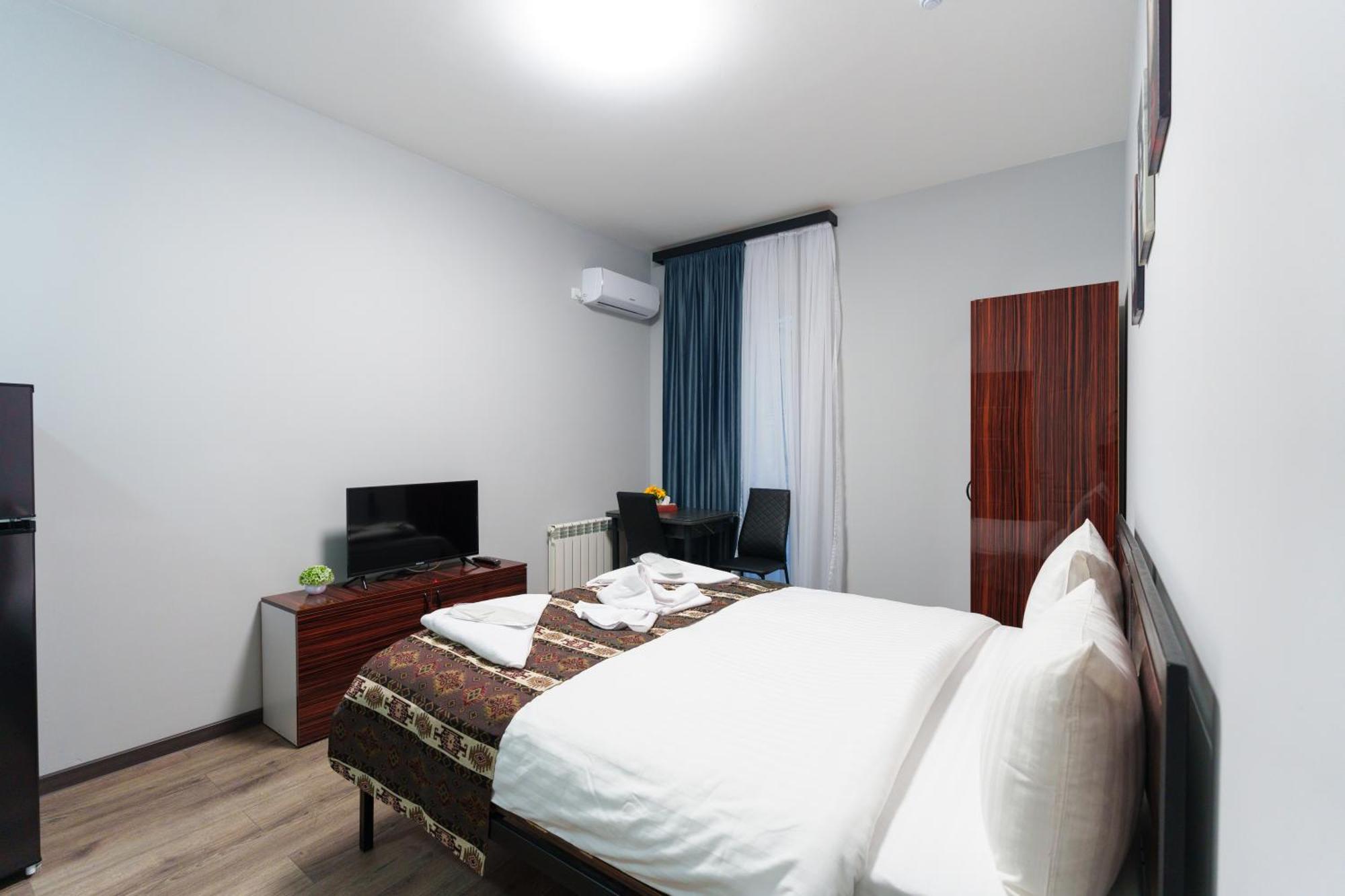 Gh Family Hotel เยเรวาน ภายนอก รูปภาพ